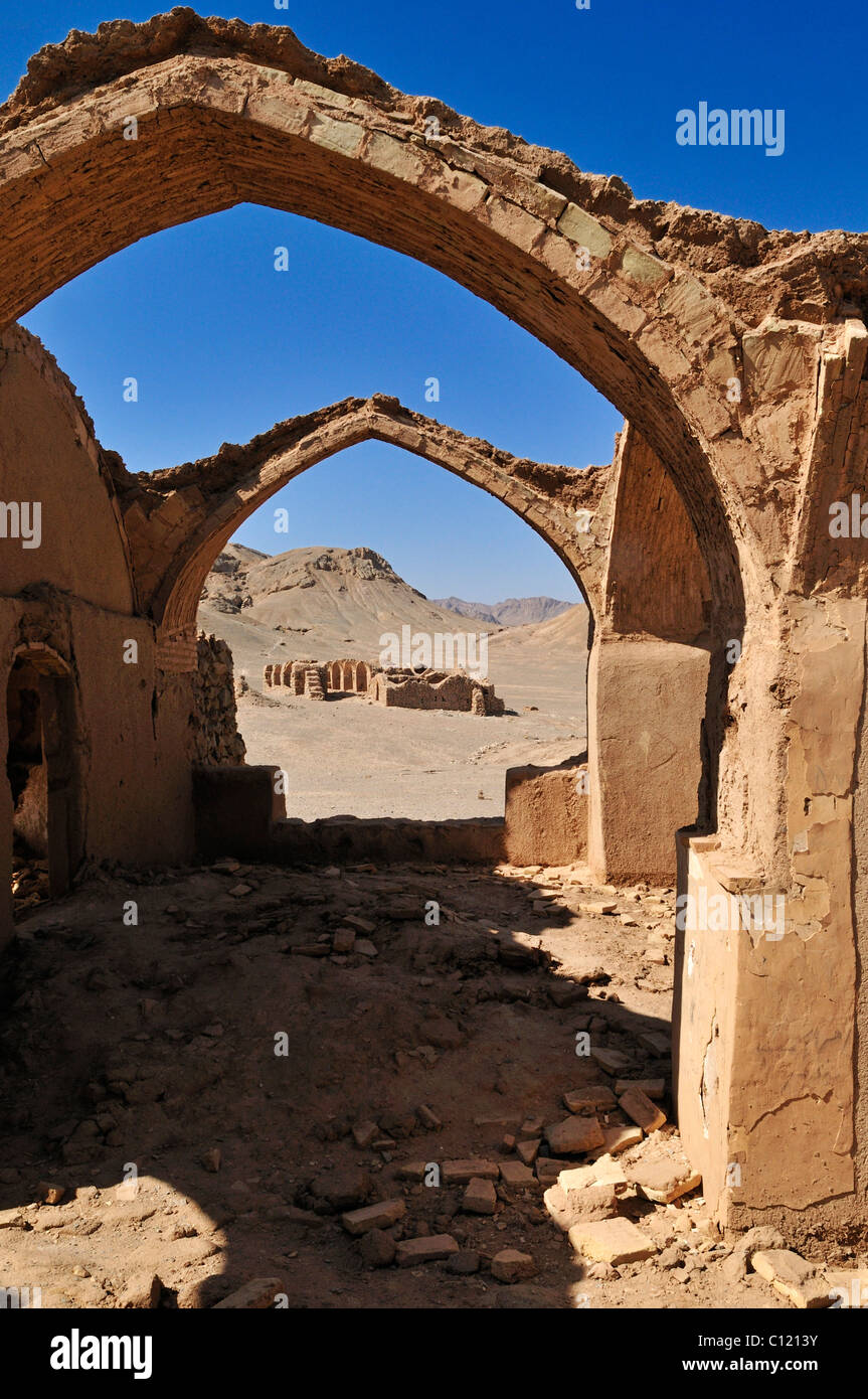 Ruins of ceremonial buildings at the Tower of Silence, Zoroastrian burial ground, Zoroastrianism, Mazdaism, Yazd, Persia, Iran Stock Photo