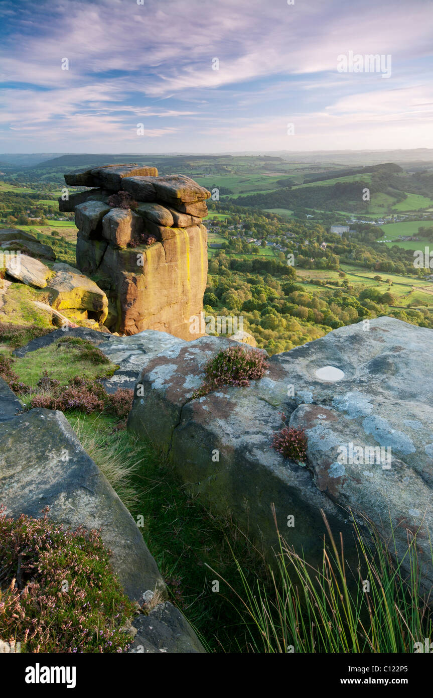 Curbar Edge, Derbyshire with flowering heather in late afternoon light, September 2010 Stock Photo