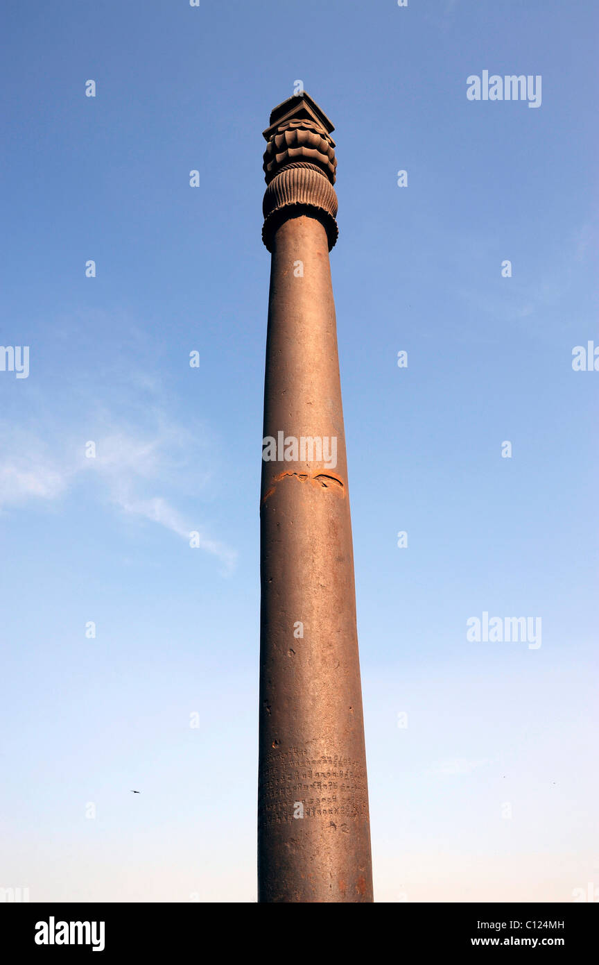 Iron pillar, Qutb Complex, Mehrauli Archaeological Park, Delhi, Uttar Pradesh, North India, India, South Asia, Asia Stock Photo