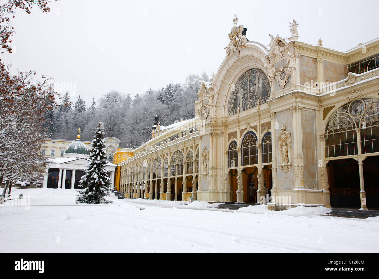 K&#345;ížový pramen Cross Spring and cast-iron colonnade, wintery, Marianske Lazne, Czech Republic, Europe Stock Photo