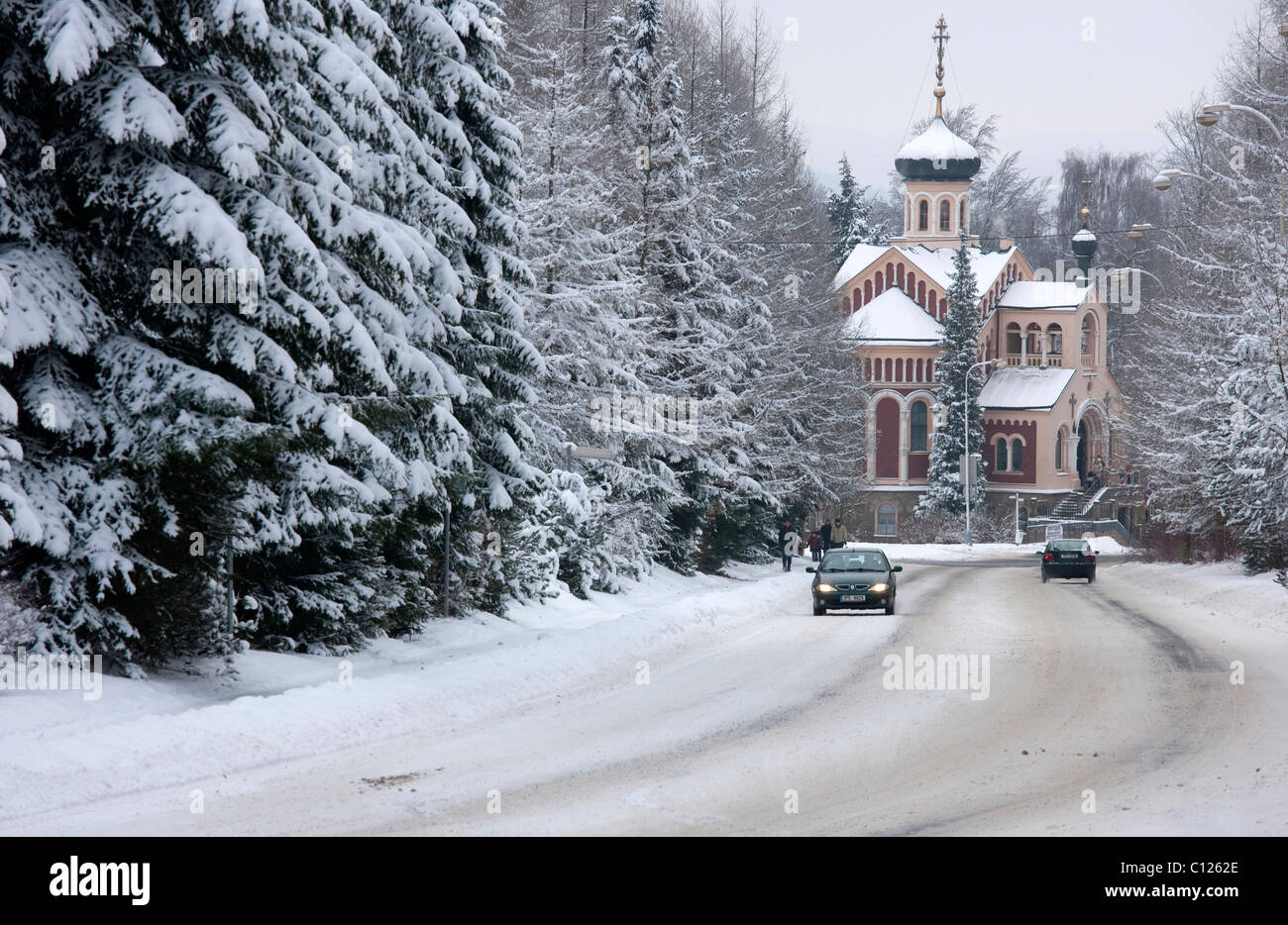Wintery road traffic, Russian-Orthodox church, Marianske Lazne, Czech Republic, Europe Stock Photo