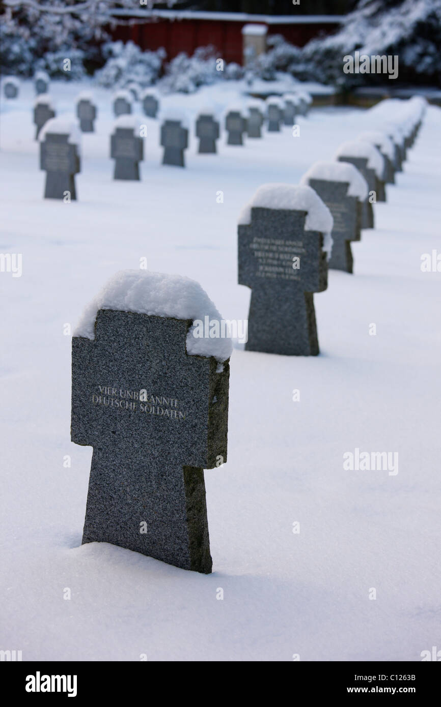 Graves of unknown soldiers, cemetery, wintery, Marianske Lazne, Czech Republic, Europe Stock Photo