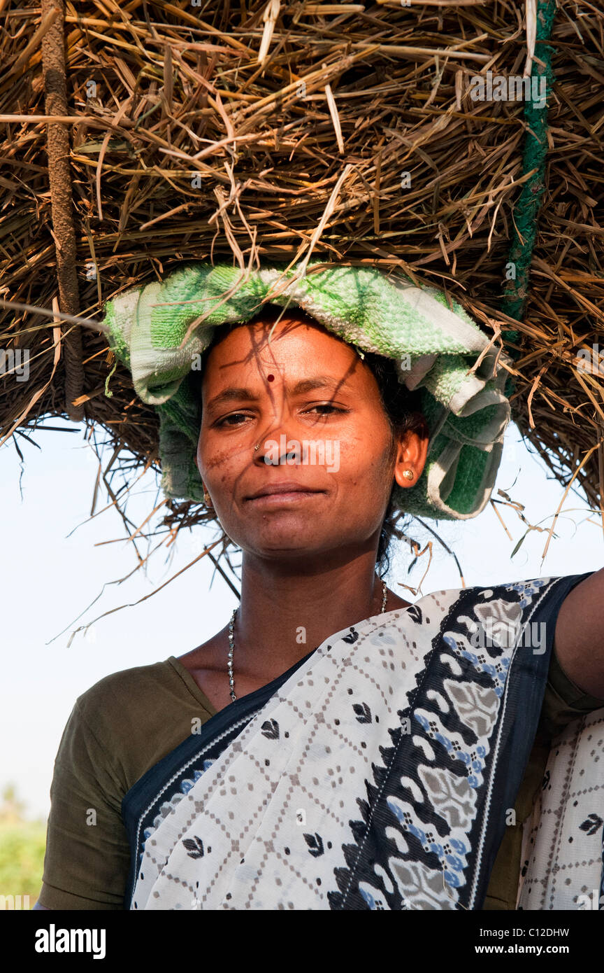 Women carrying on the head hires stock photography and images Alamy