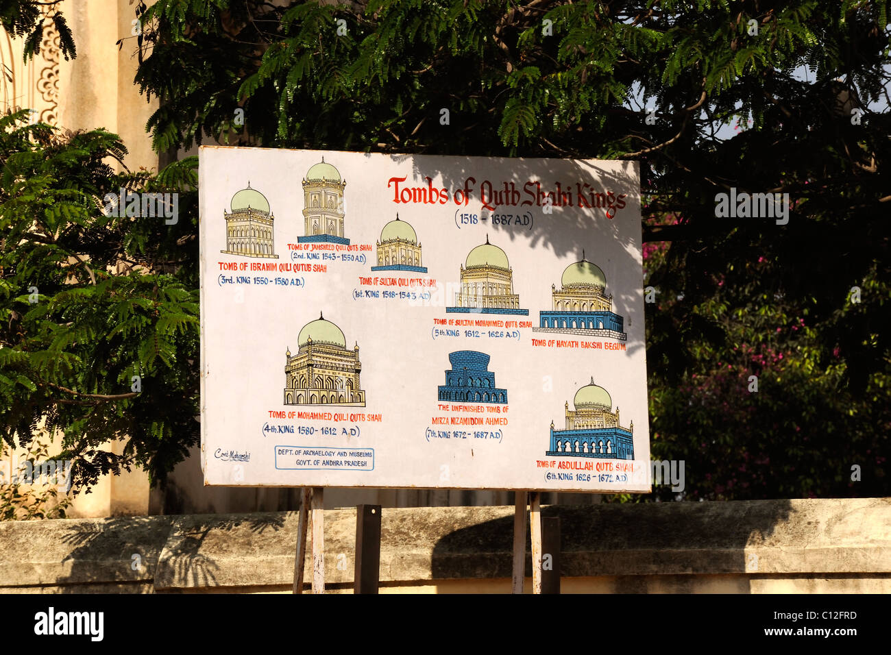 Indian royal tombs hi-res stock photography and images - Alamy