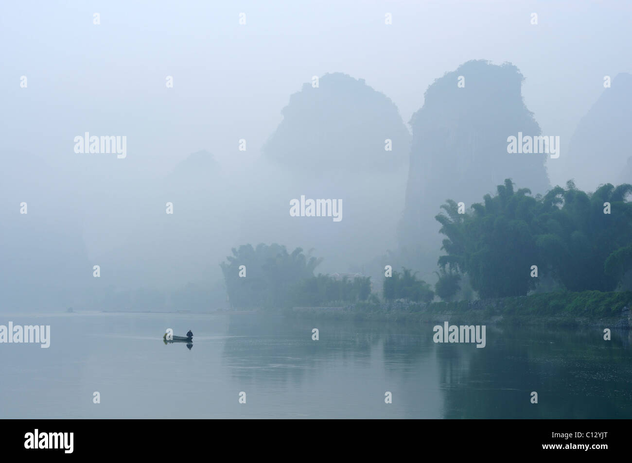 fisherman on Li Rivernear Yangshuo in Guilin region of China Stock Photo