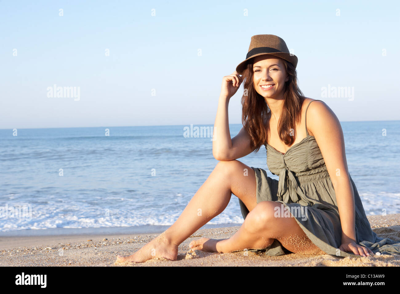 Smile thinking woman beach hi-res stock photography and images - Alamy