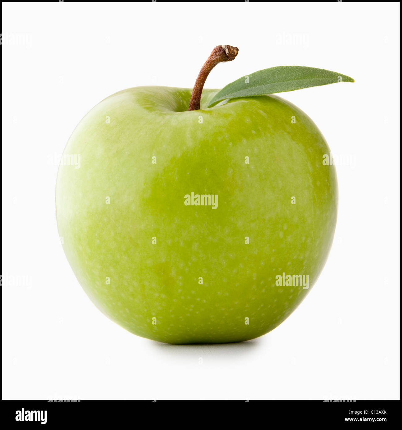 https://c8.alamy.com/comp/C13AXK/studio-shot-of-green-apple-C13AXK.jpg