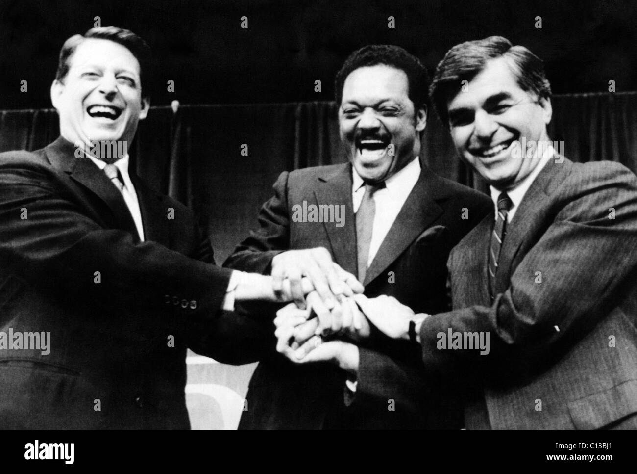 US Elections. From left: US Senator (and future Vice President) Al Gore, Reverend Jesse Jackson, Massachusetts Governor (and future Democratic party presidential nominee) Michael Dukakis before Democratic party presidential debate, Madison Square Garden, New York City, New York, 1988. Stock Photo