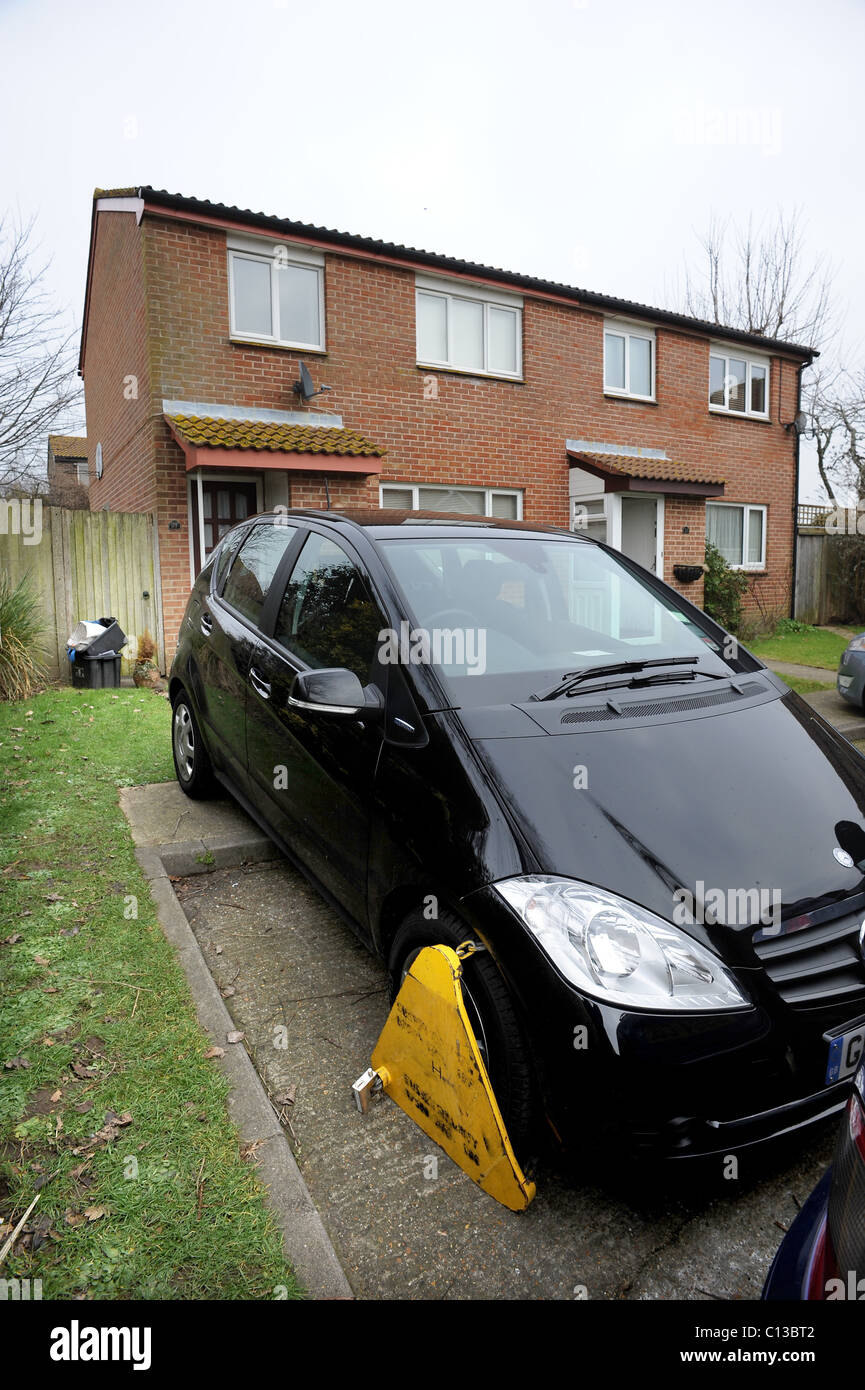 Parked car without a wheel hires stock photography and images Alamy