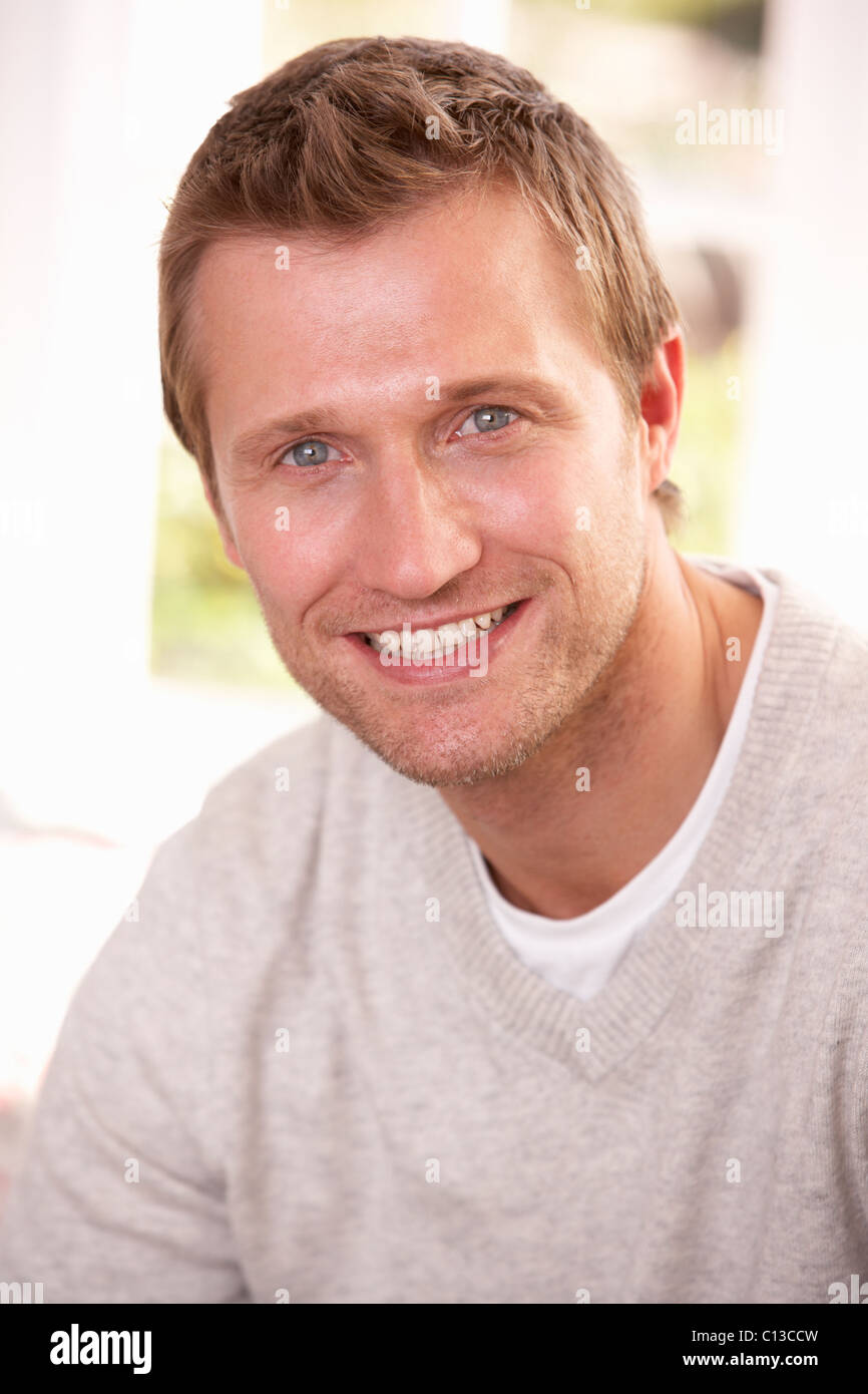 Happy smile portrait young hi-res stock photography and images - Alamy