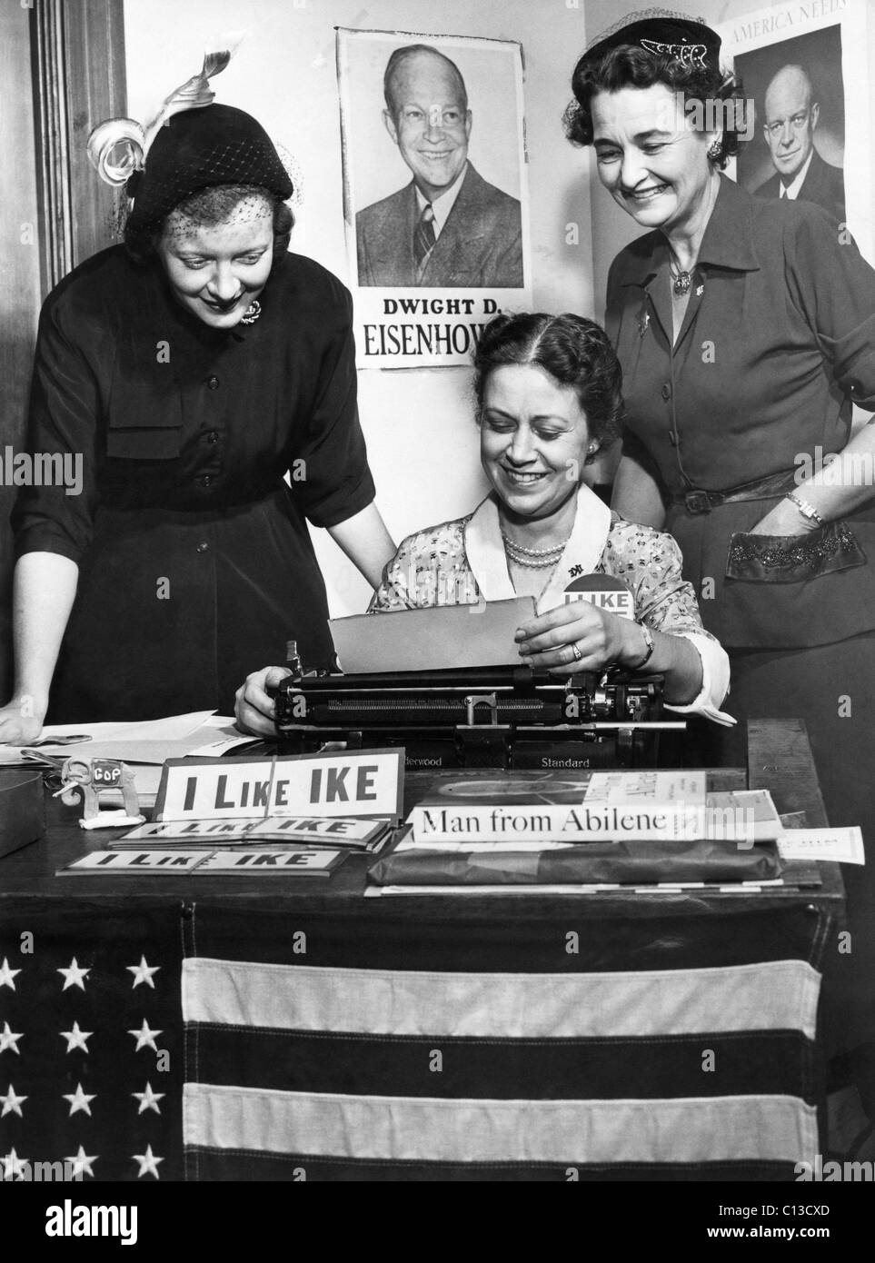 US Elections. From left: Mrs. Herbert Ryding, Jr., Alabama director of women's GOP activities Pearle H. Wates, Mrs. H.E. Simon organizing for former US General and US Presidential candidate (and future US President) Dwight Eisenhower, 1952. Stock Photo