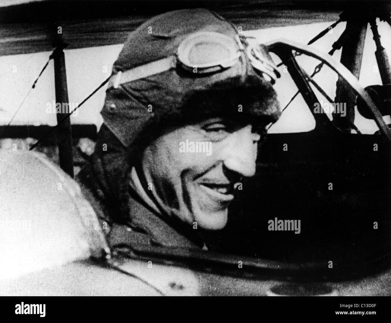 eddie rickenbacker Captain eddie rickenbacker consider it luck, skill, or just plain determination: captain eddie rickenbacker survived, by his own count, 135 brushes with death before finally succumbing at the respectable age of 82. eddie rickenbacker Captain eddie rickenbacker consider it luck, skill, or just plain determination: captain eddie rickenbacker survived, by his own count, 135 brushes with death before finally succumbing at the respectable age of 82.