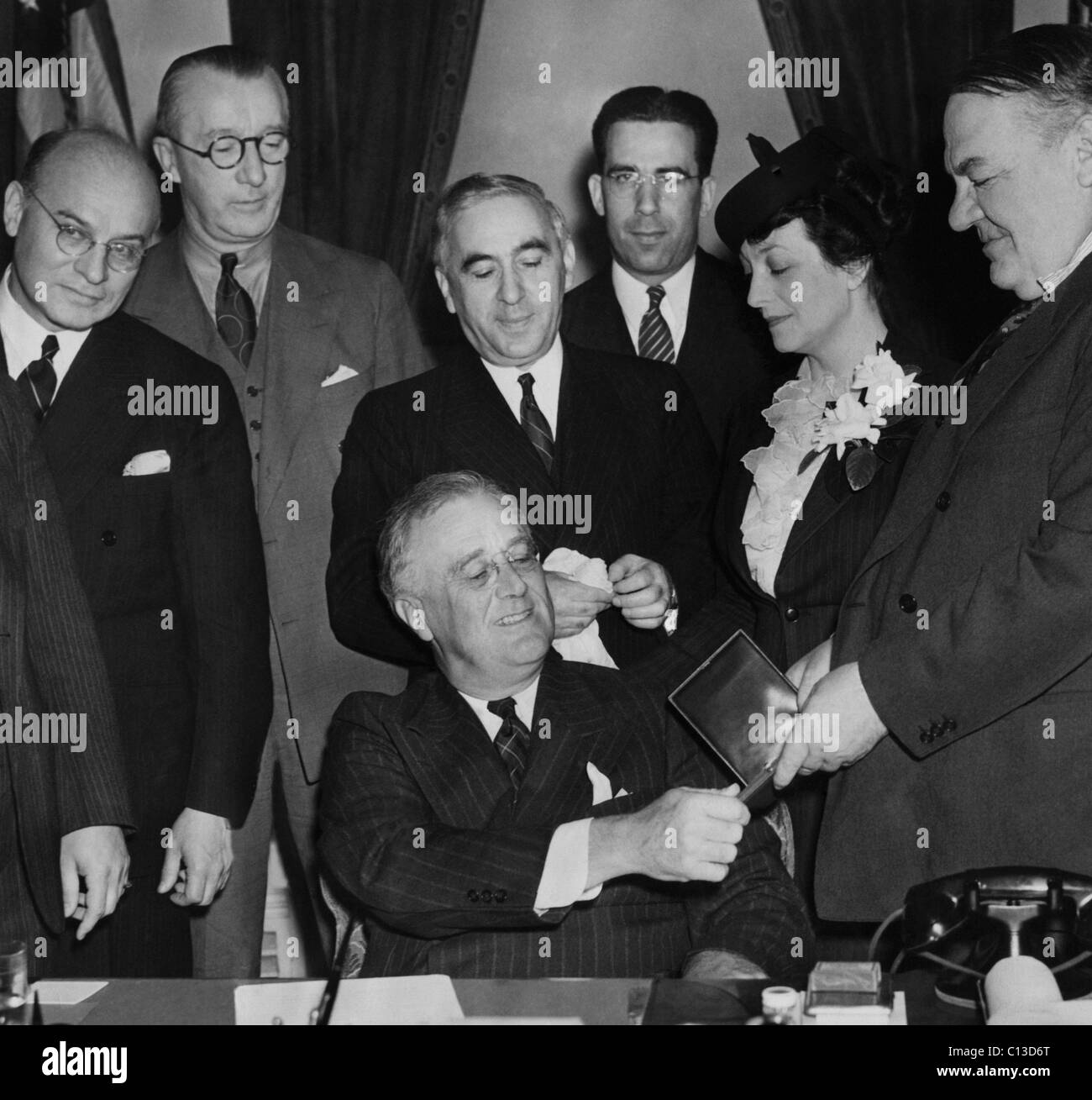 FDR Presidency. US President Franklin Delano Roosevelt being awarded Hebrew Medal, 1939. Stock Photo