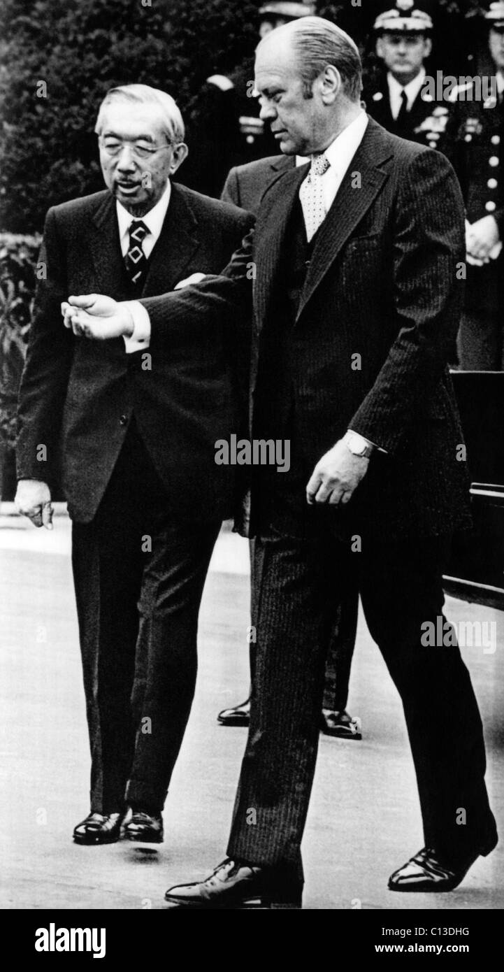 President Gerald Ford (right), walks with Japanese emperor Hirohito, during welcoming ceremonies at the White House, Washington Stock Photo