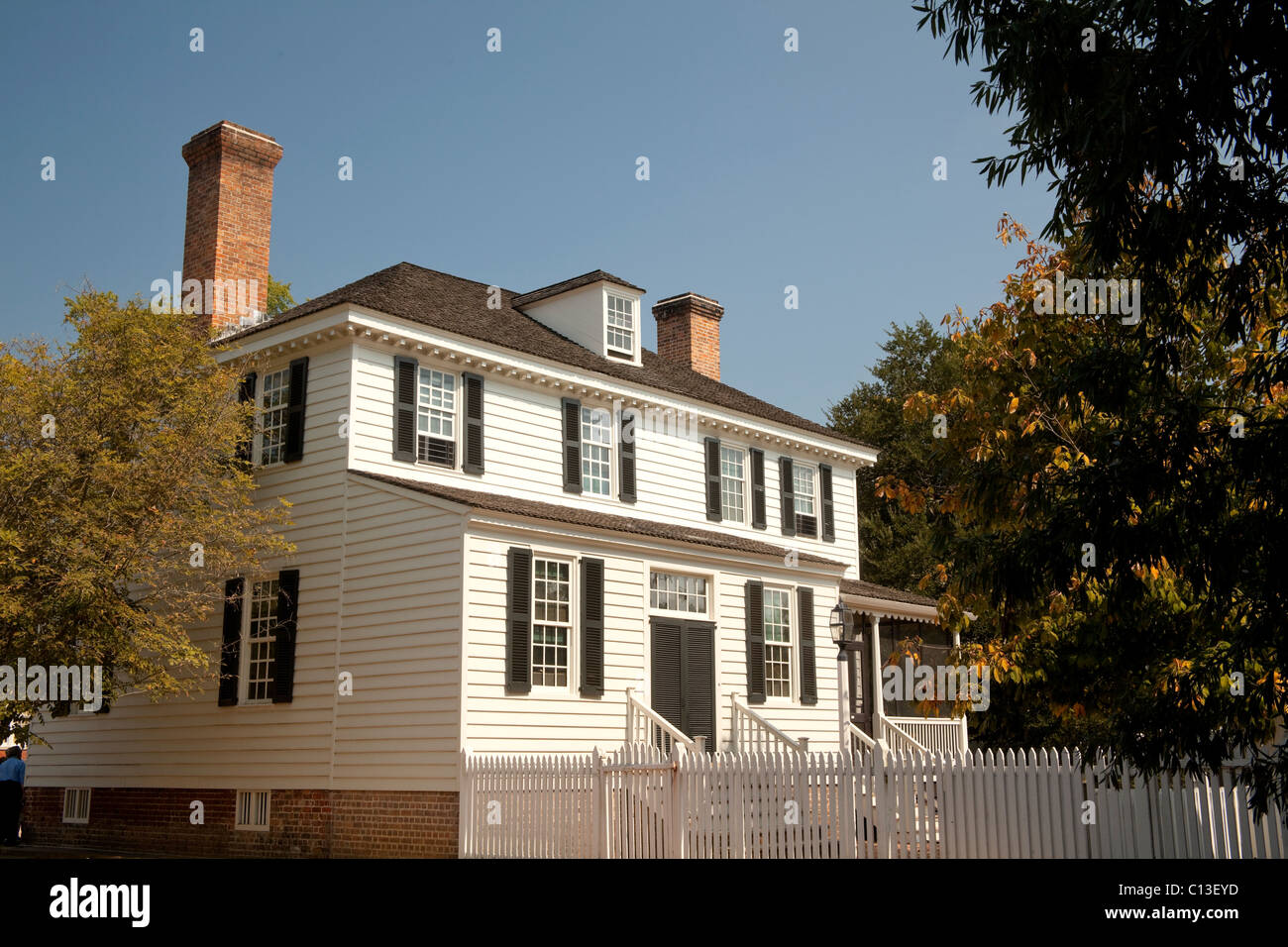 wooden clapboard house in the settlement of Jamestown Virginia USA Stock Photo Alamy