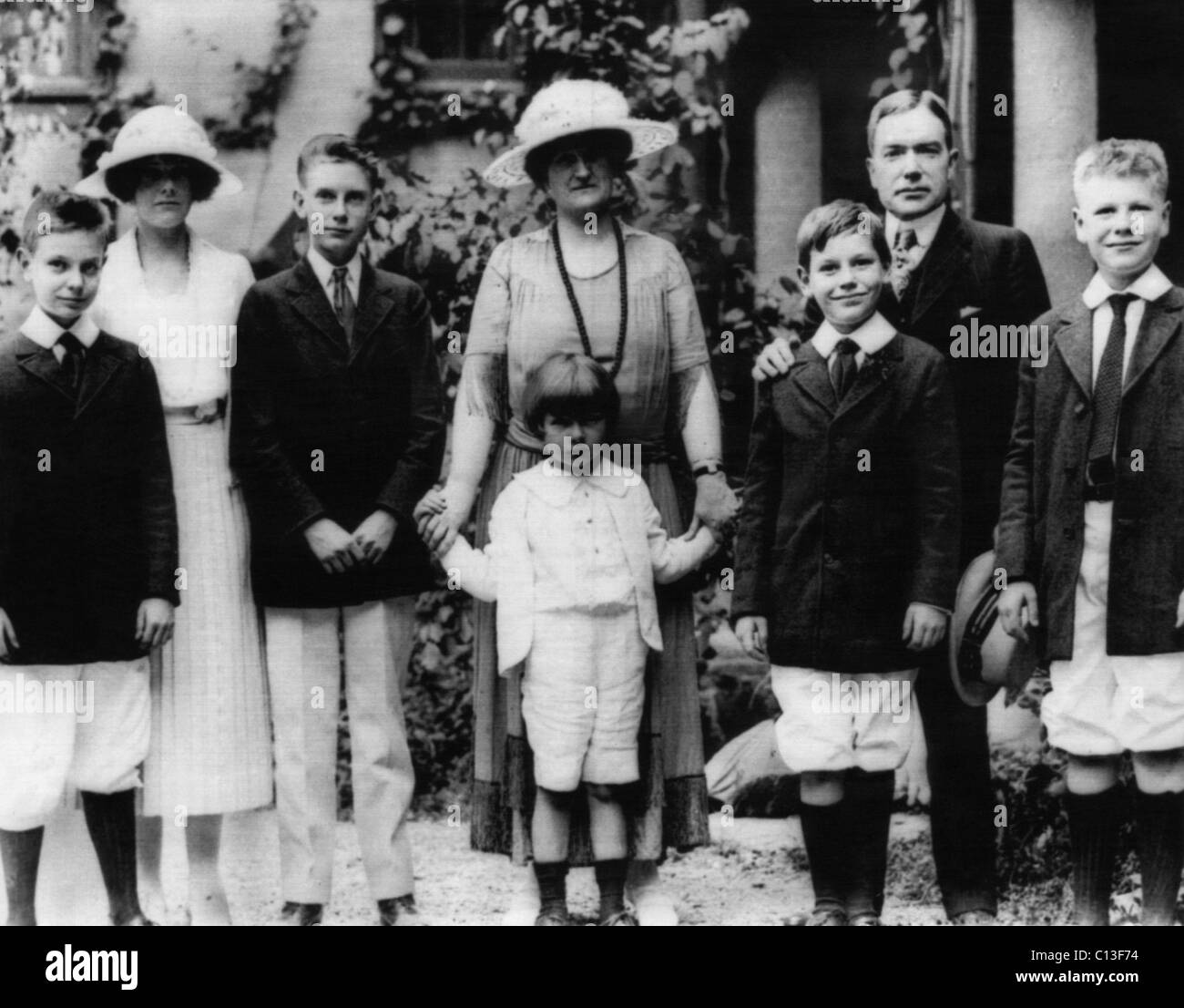 Rockefeller Family. From left: Laurance Rockfeller, Abby Rockefeller, John D. Rockefeller III, Abby Aldrich Rockfeller, David Rockfeller, Winthrop Rockefeller, Industrialist John D. Rockefeller Jr., Nelson Rockfeller, Seal Harbor, Maine, 1920. Stock Photo