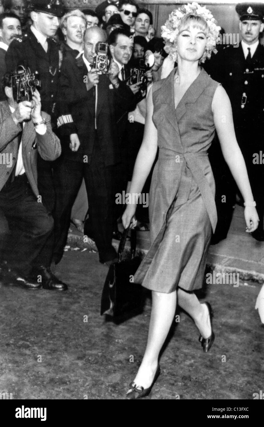 Mandy Rice-Davies leaving Old Bailey Court in London after testifying in the second hearing of Dr. Stephen Ward's morals trial during the Profumo scandal. July 23, 1963 Stock Photo