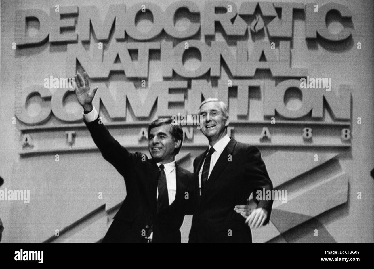 1988 Presidential Campaign. Democratic Presidential nominee and Massachusetts Governor Michael Dukakis with running mate and US Senator Lloyd Bentsen at the Democratic National Convention, Atlanta, Georgia, July, 1988. Stock Photo