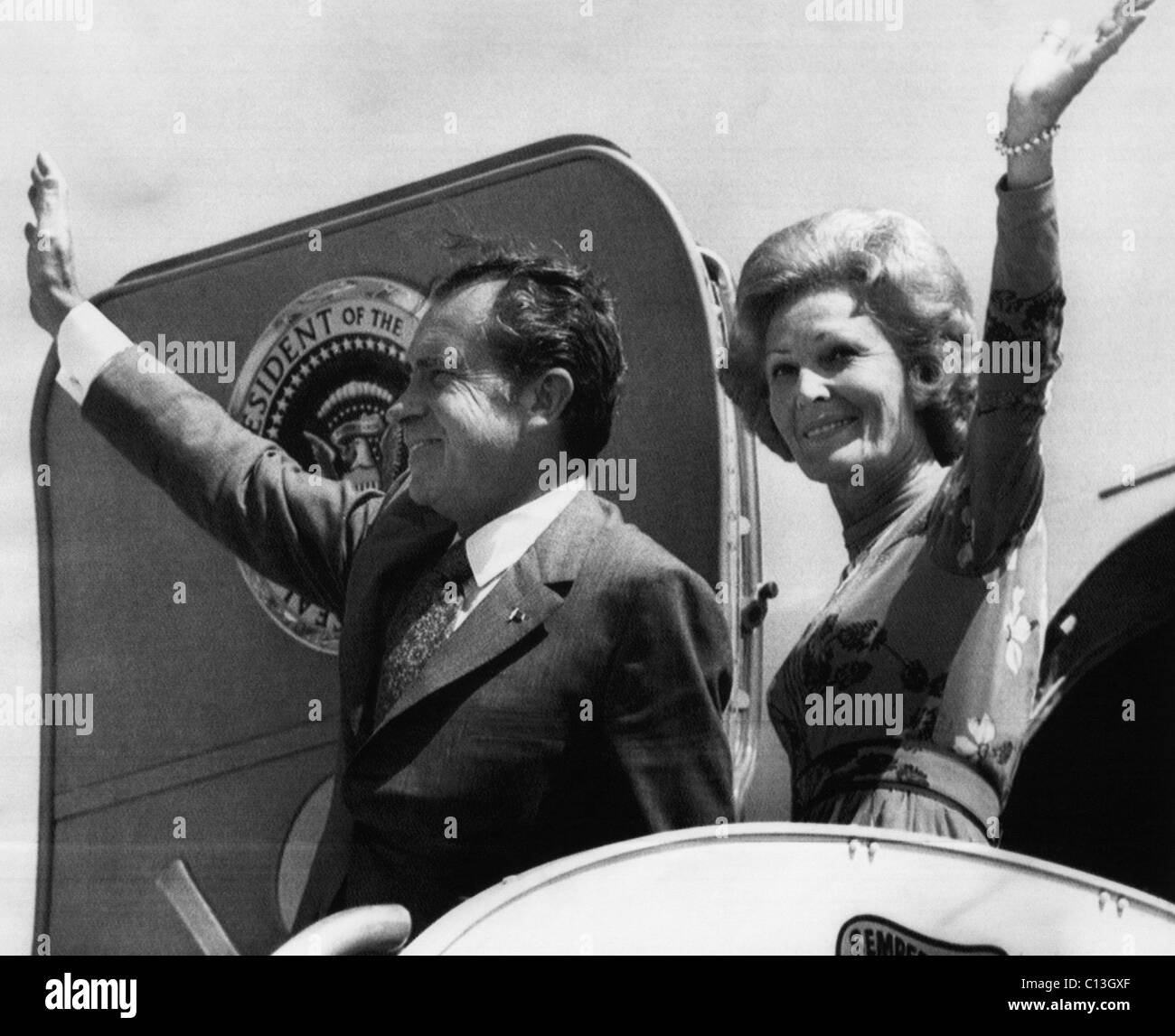 1972 US Presidency. President Richard Nixon and First Lady Patricia Nixon wave to crowd prior to boarding Air Force 1 for their departure to Hawaii, September, 1972. Stock Photo
