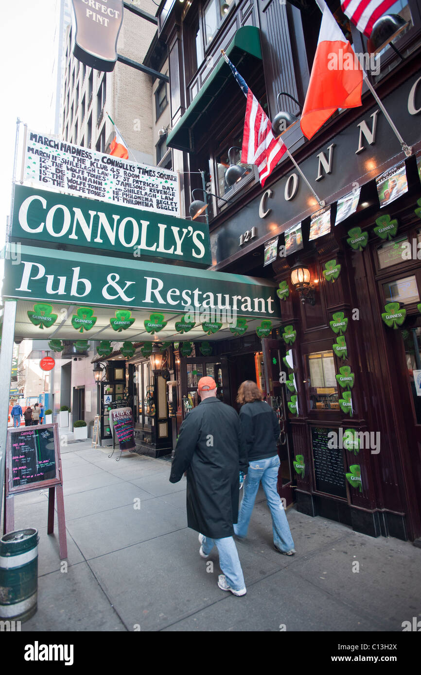 The Connolly's Pub & Restaurant in Midtown in New York Stock Photo Alamy