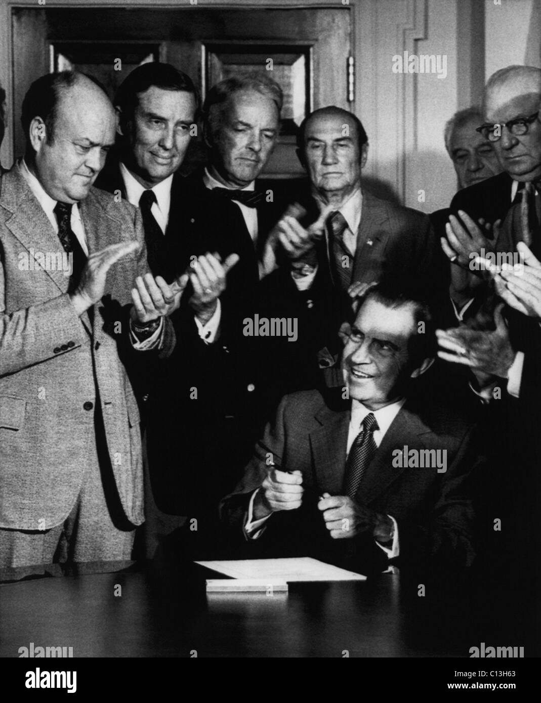 Nixon Presidency From Left Us Defense Secretary Melvin Laird Us Senator Lloyd Bentsen Us Representative Otis Pike Us Senator Strom Thurmond And Us Representative Edward Herbert Applaud Us President Richard Nixon Seated