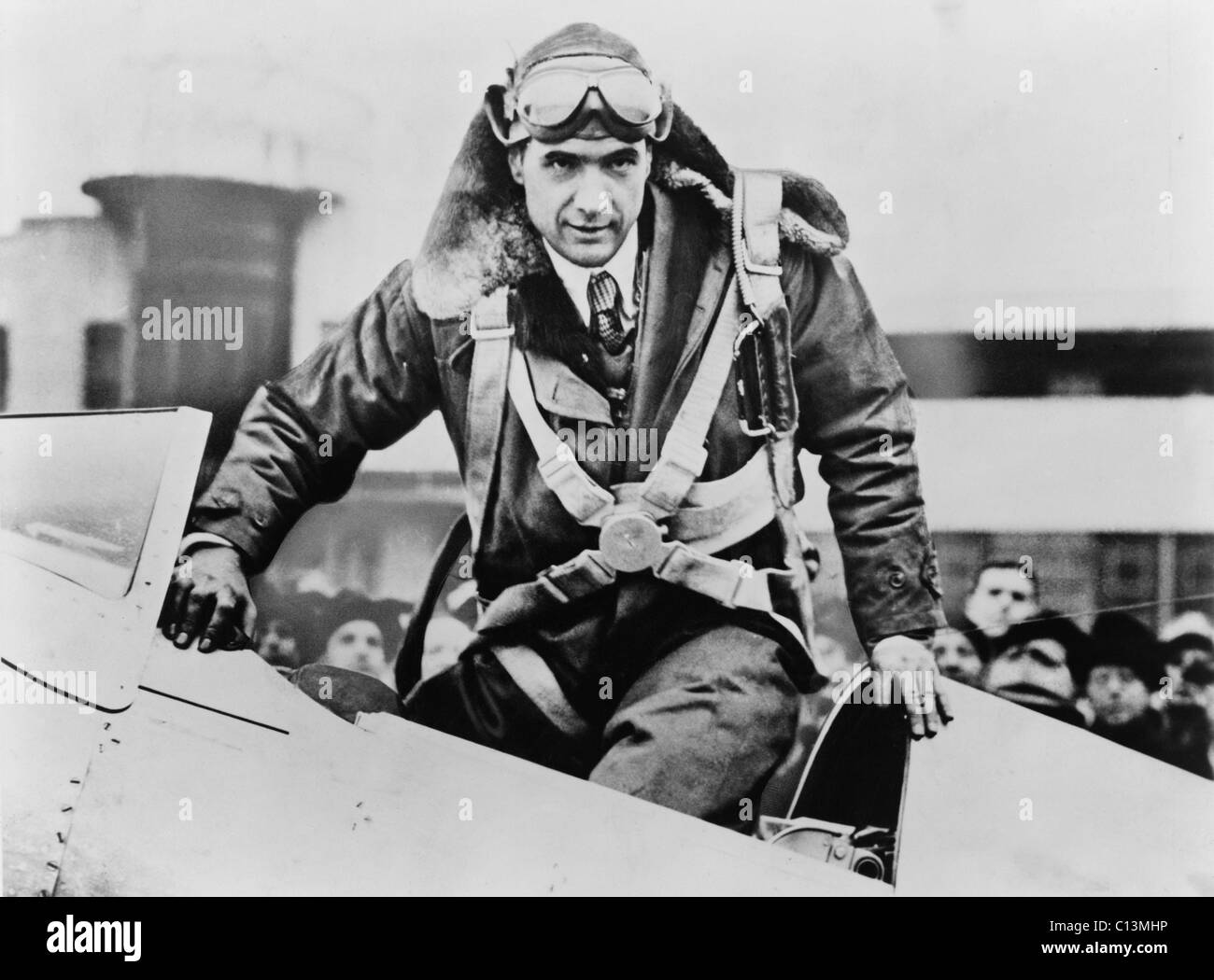 Howard Hughes emerging from an airplane cockpit on his arrival at Newark Airport 7 hours and 28 minutes after leaving from Los Angeles. Hughes averaged a record-breaking speed of 332 miles per hour over the 2 490 mile flight. January 19 1937. LC-USZ62-124392 Stock Photo