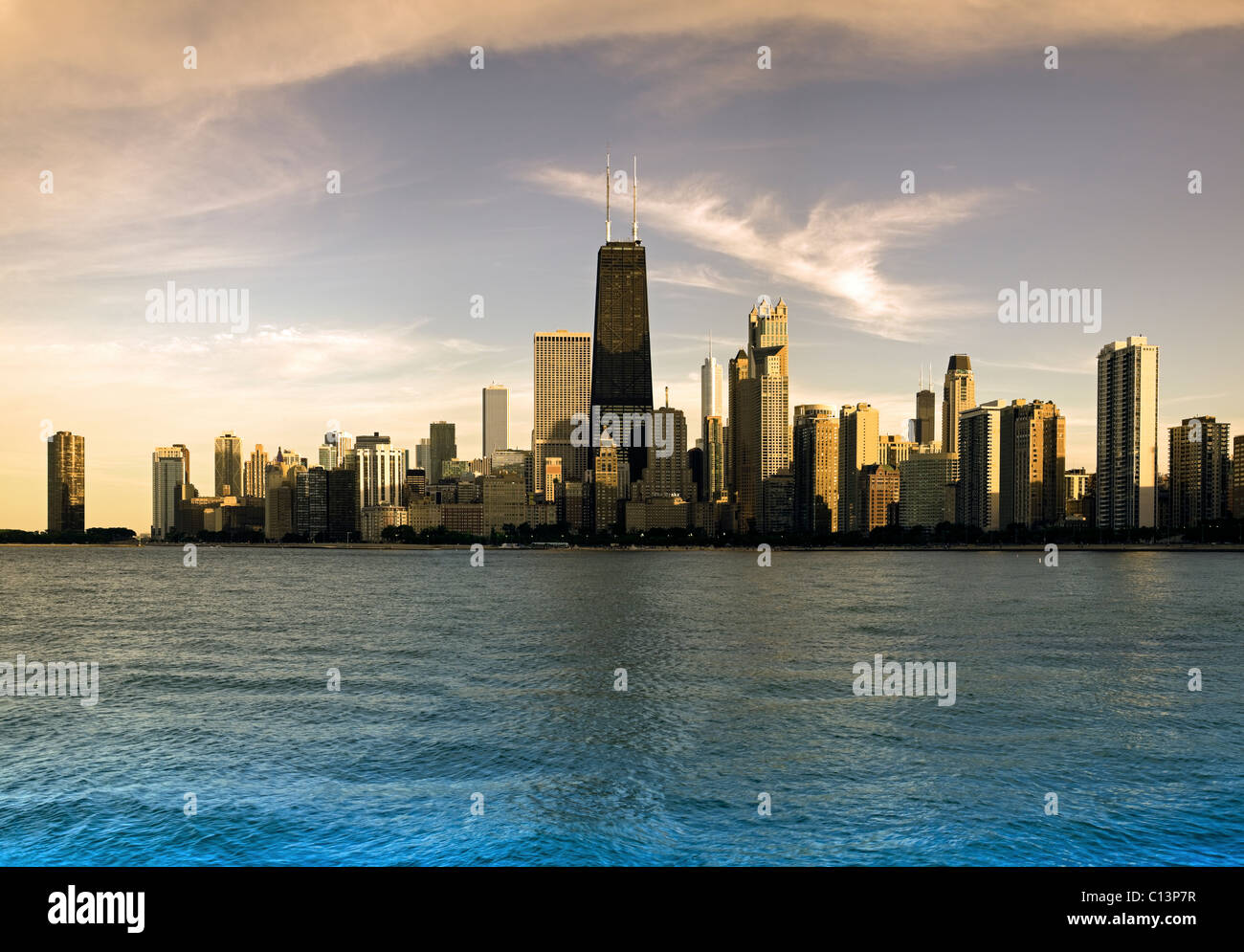 Chicago skyline lake michigan hi-res stock photography and images - Alamy
