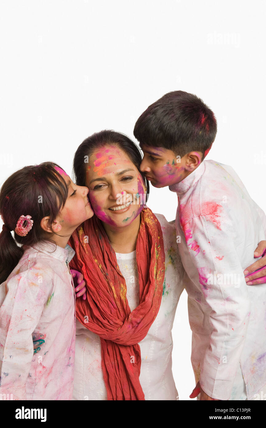 holi videos of family download