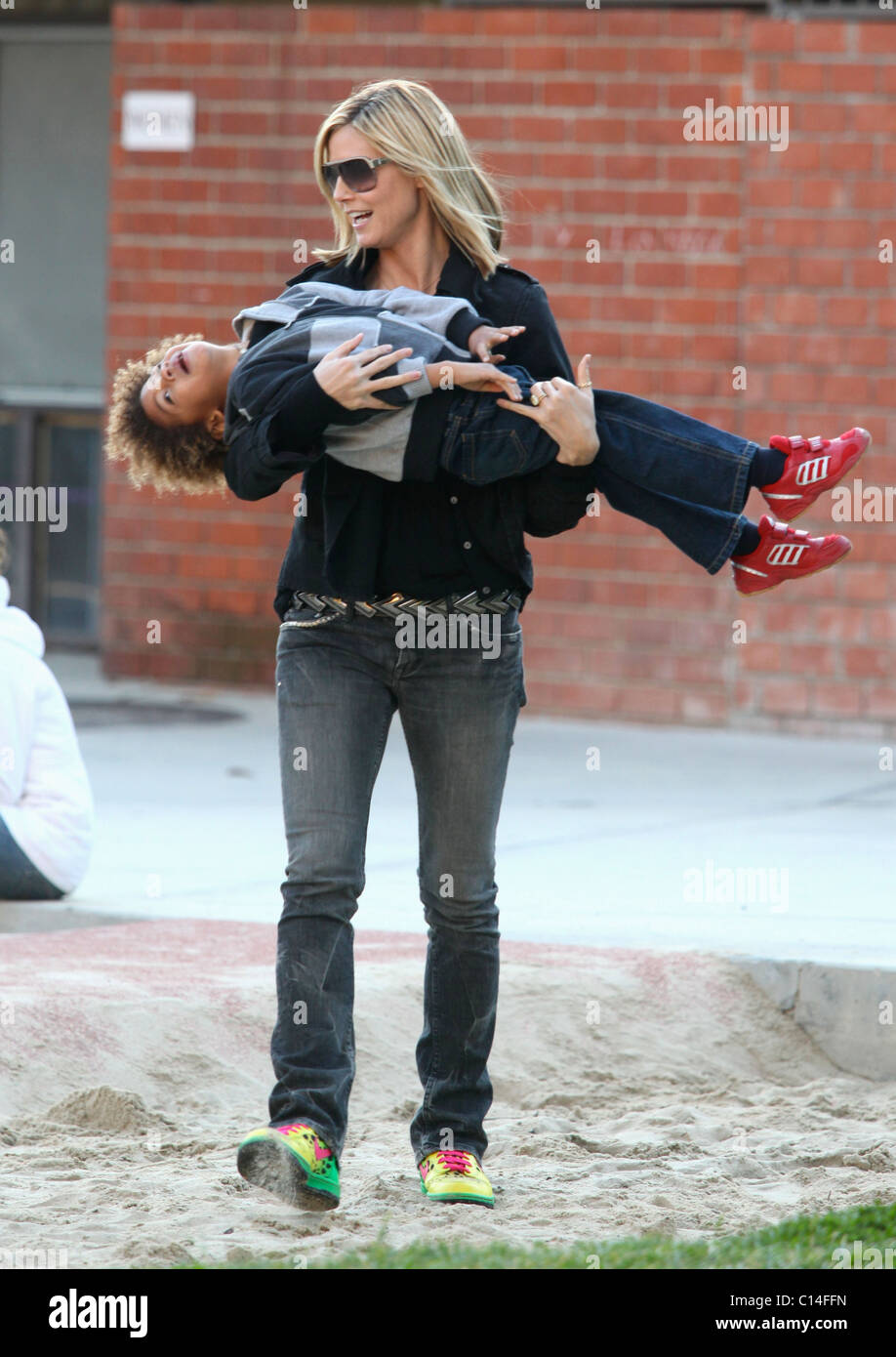 Heidi Klum takes her son Henry to Coldwater Canyon Park for the day ...