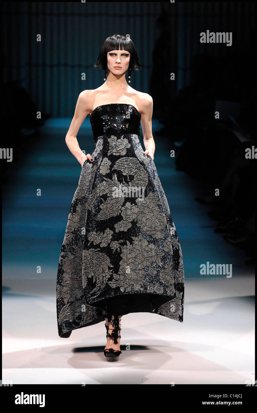 Model Paris Fashion Week - Spring/Summer 2009 - Armani - Catwalk Paris ...