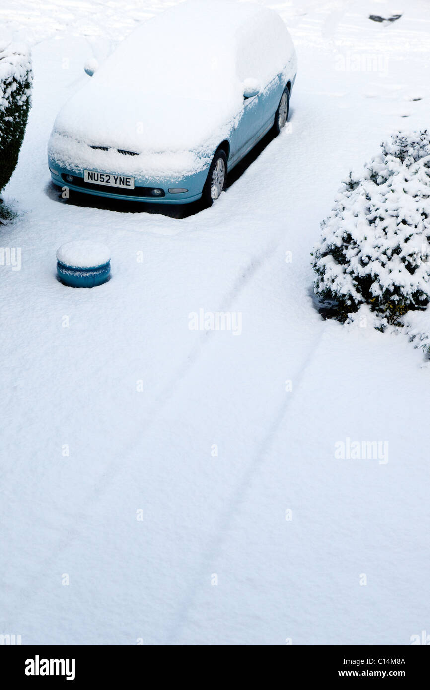 Car parked in winter snow December Stock Photo - Alamy