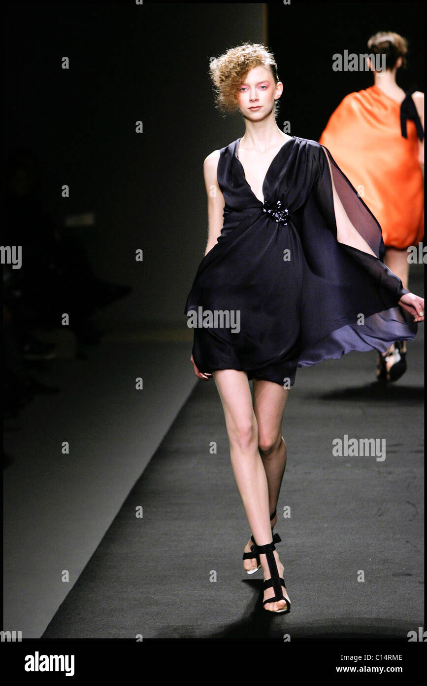 Model Paris Fashion Week - Spring/Summer 2009 - Christophe Josse ...
