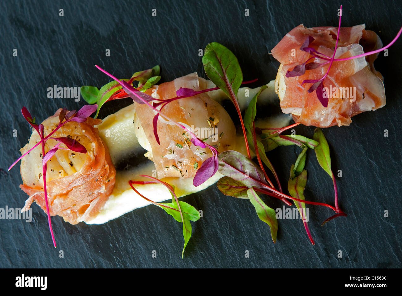Dinner party scallops hires stock photography and images Alamy