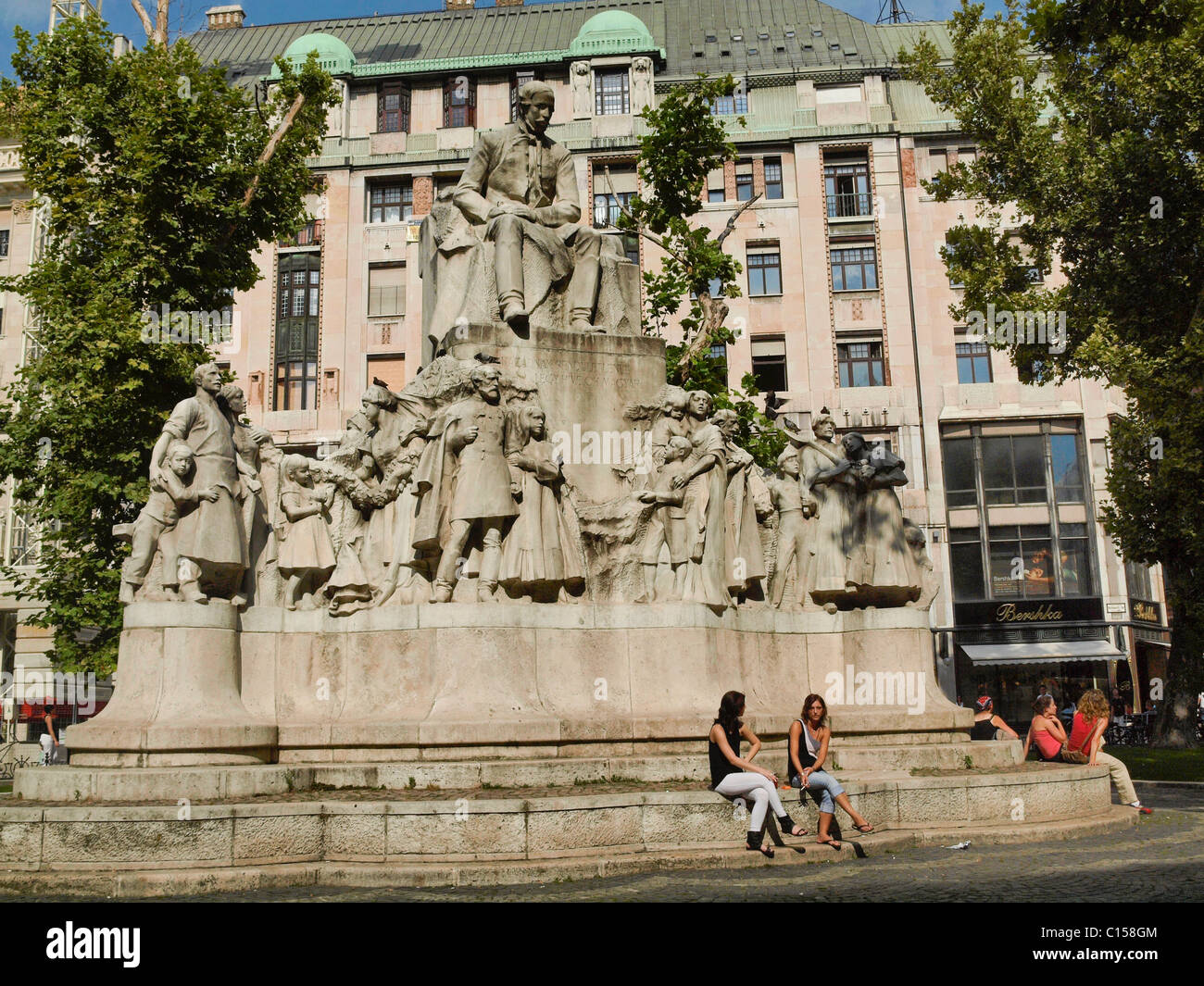 Statue of mihaly vorosmarty hi-res stock photography and images - Alamy