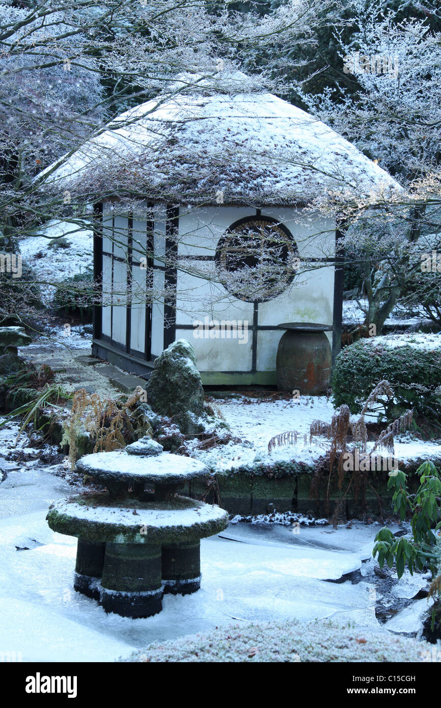 Estate of Tatton Park, England. Picturesque winter view of the thatched tea house at Tatton Park’s Japanese Garden. Stock Photo