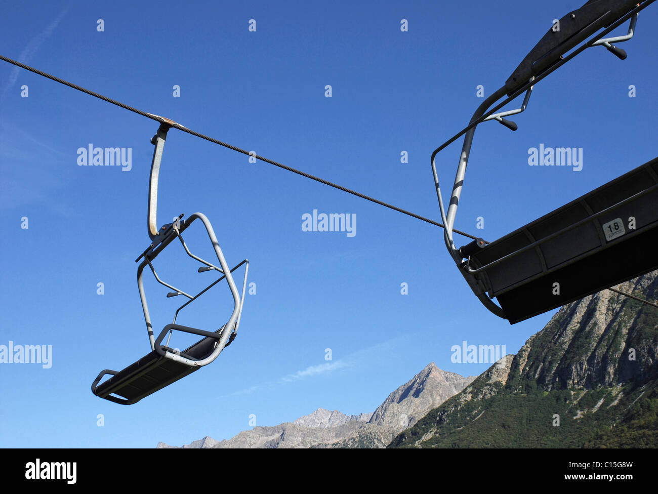 Empty chair lifts hires stock photography and images Alamy