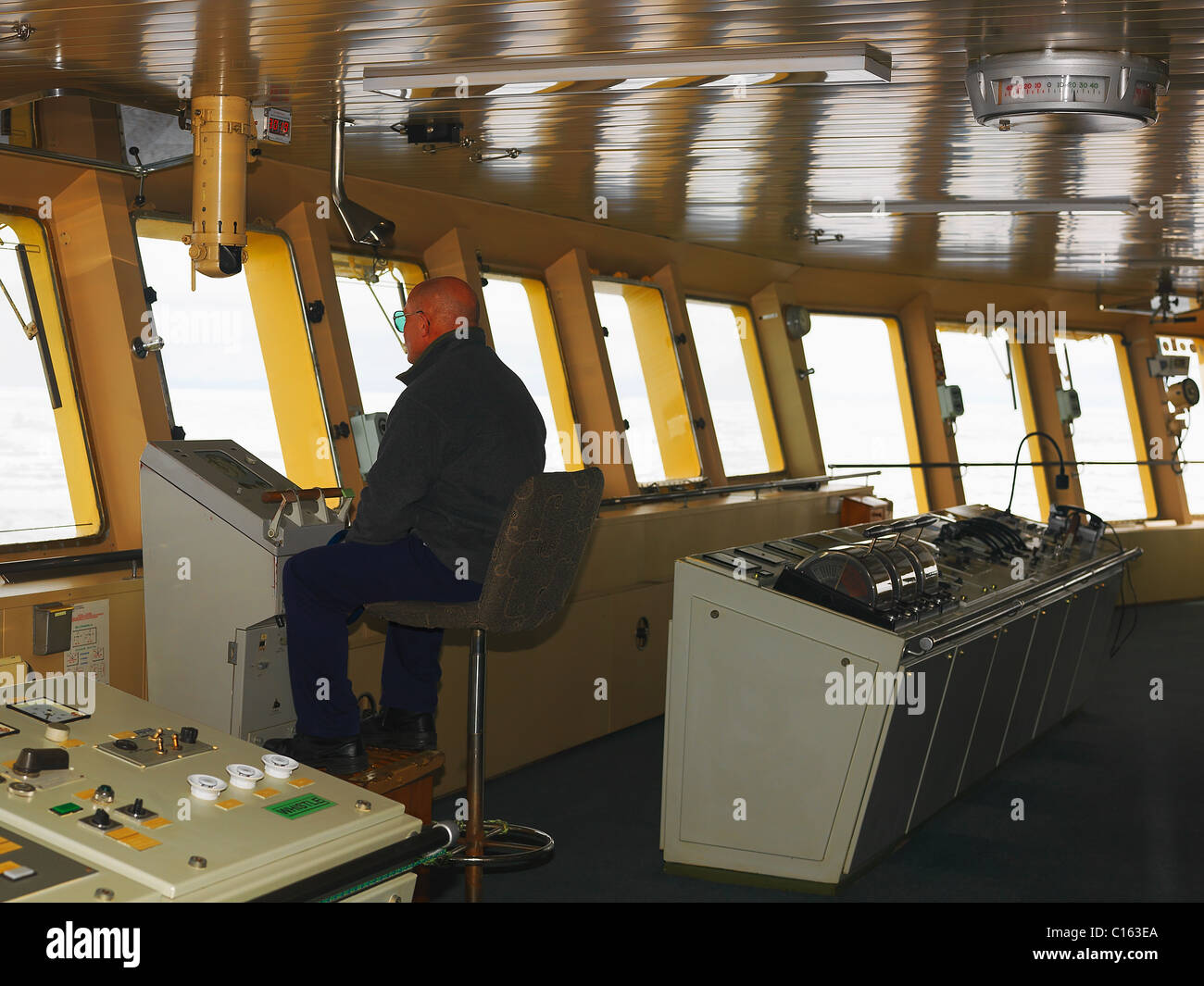 Bridge control console hi-res stock photography and images - Alamy