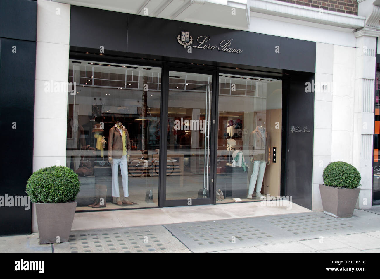 Loro piana store hi-res stock photography and images - Alamy