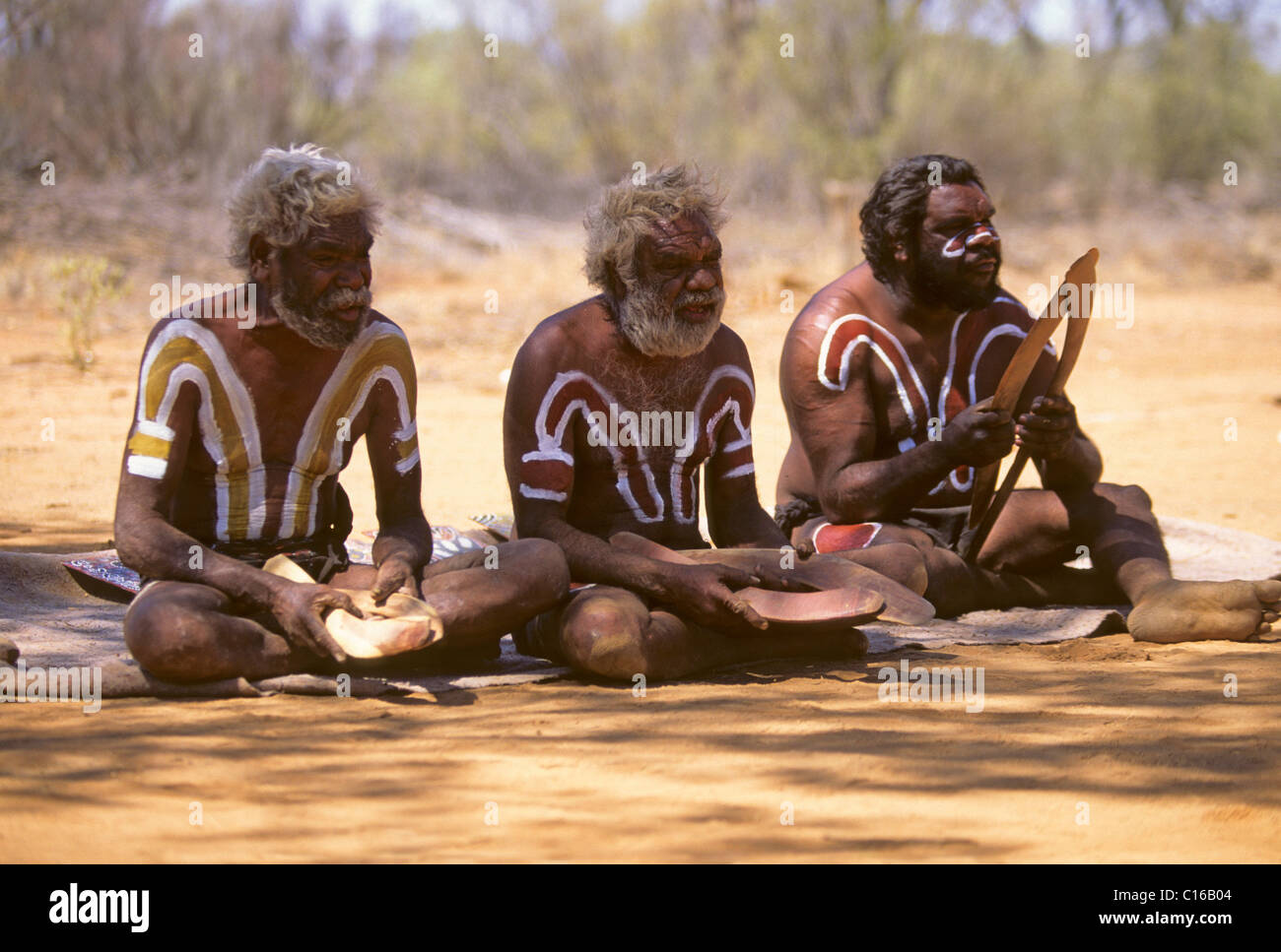 Aborigines australia hunting hi-res stock photography and images - Alamy
