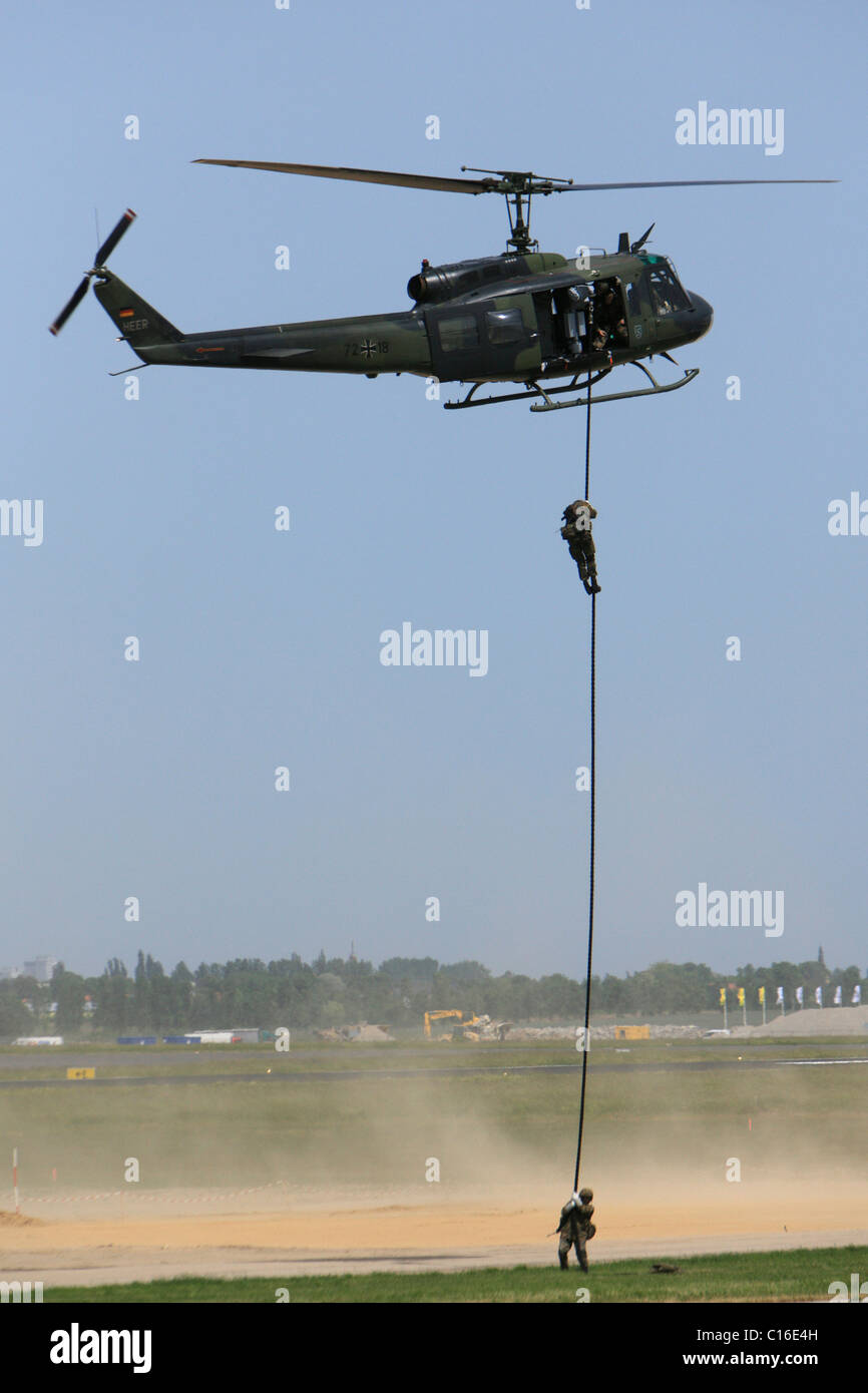 Budeswehr, German Federal Defense Force soldiers abseiling from a helicopter, ILA 2008, Schoenefeld Airport, Berlin Stock Photo