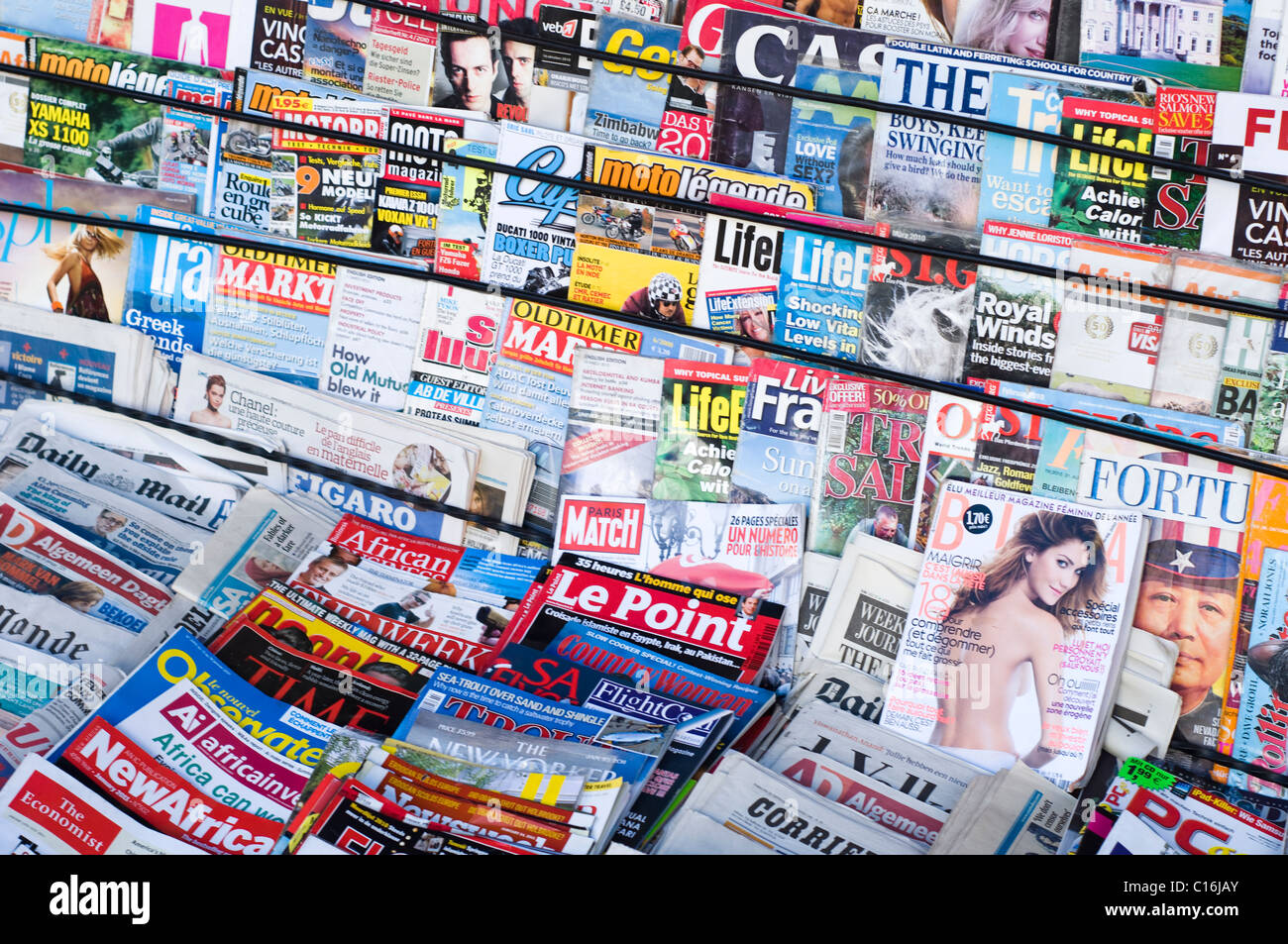 Magazine Stand Stock Photos & Magazine Stand Stock Images Alamy