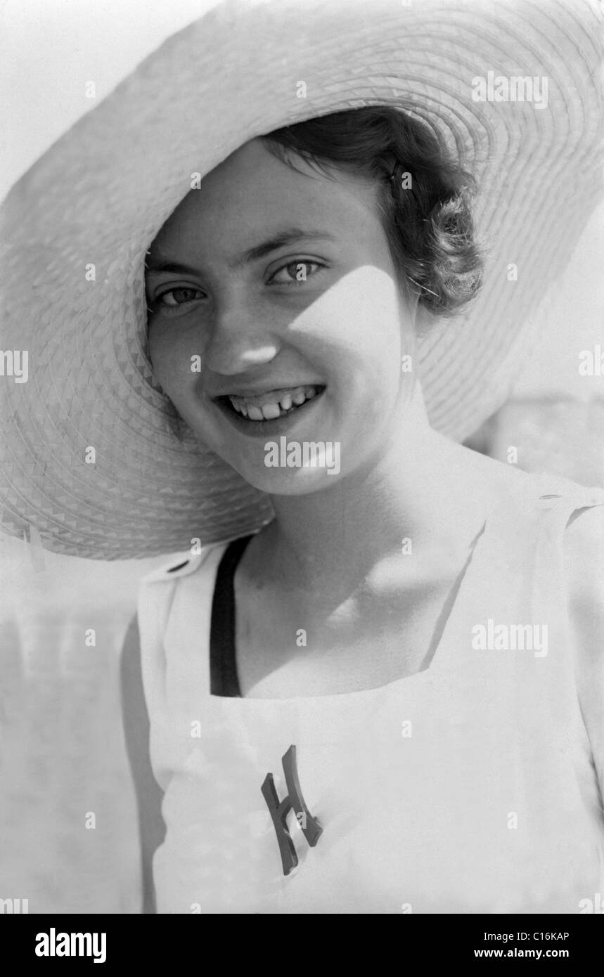 Historic photograph, woman wearing a large hat posing for the camera Stock Photo