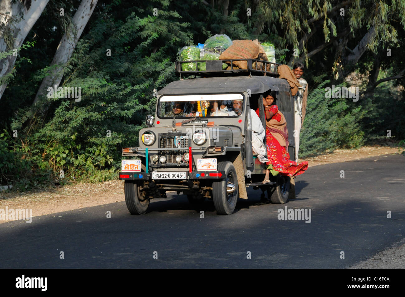 Large family in a car, near Pushkar, Rajasthan, North India, Asia Stock Photo