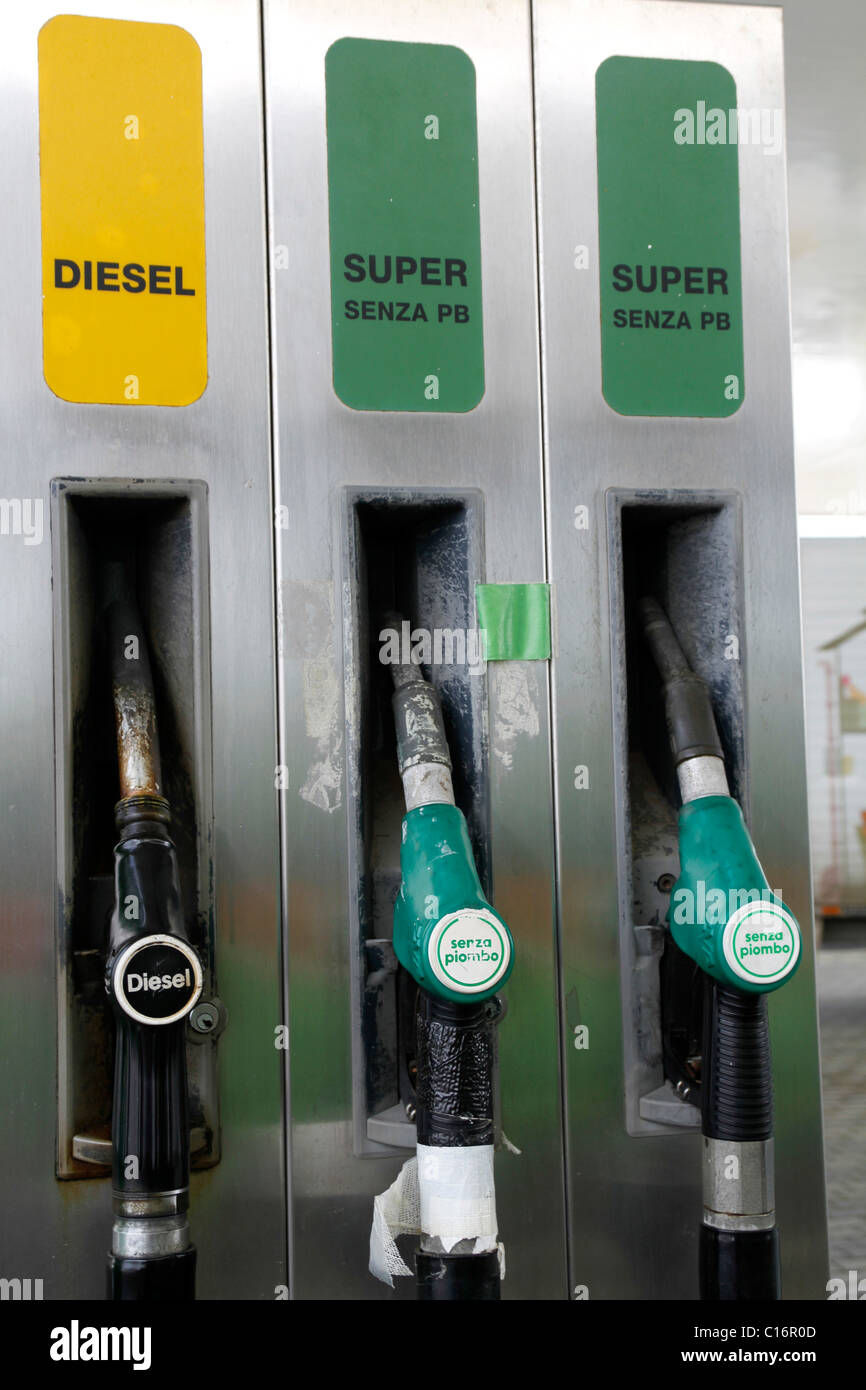 ITALY. PUMPS AT PETROL STATION WITH PRICES IN EUROS Stock Photo Alamy