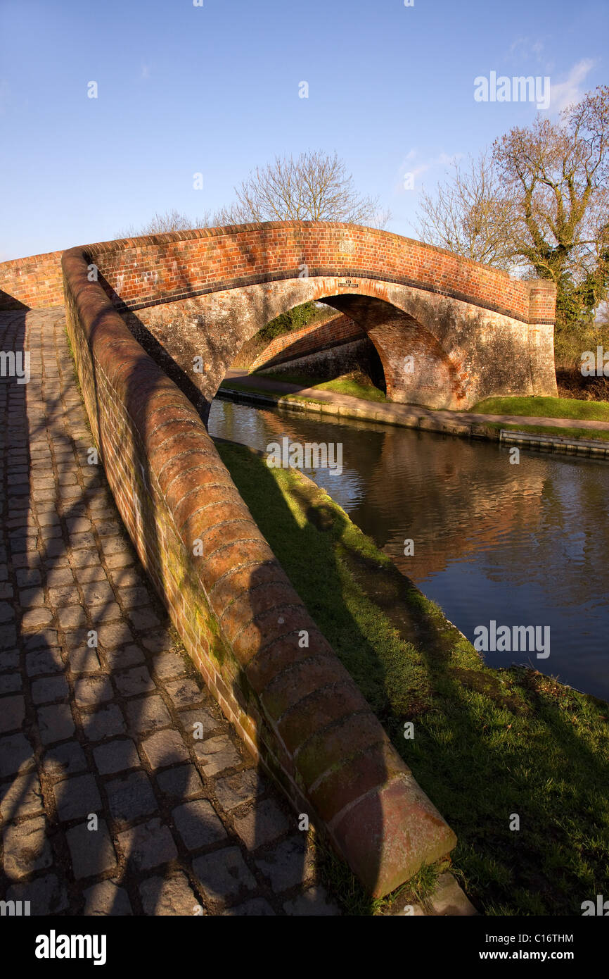 Old brick bridge over the Leicester Line of the Grand Union Canal near Foxton Locks Market Harborough, Leicestershire Stock Photo