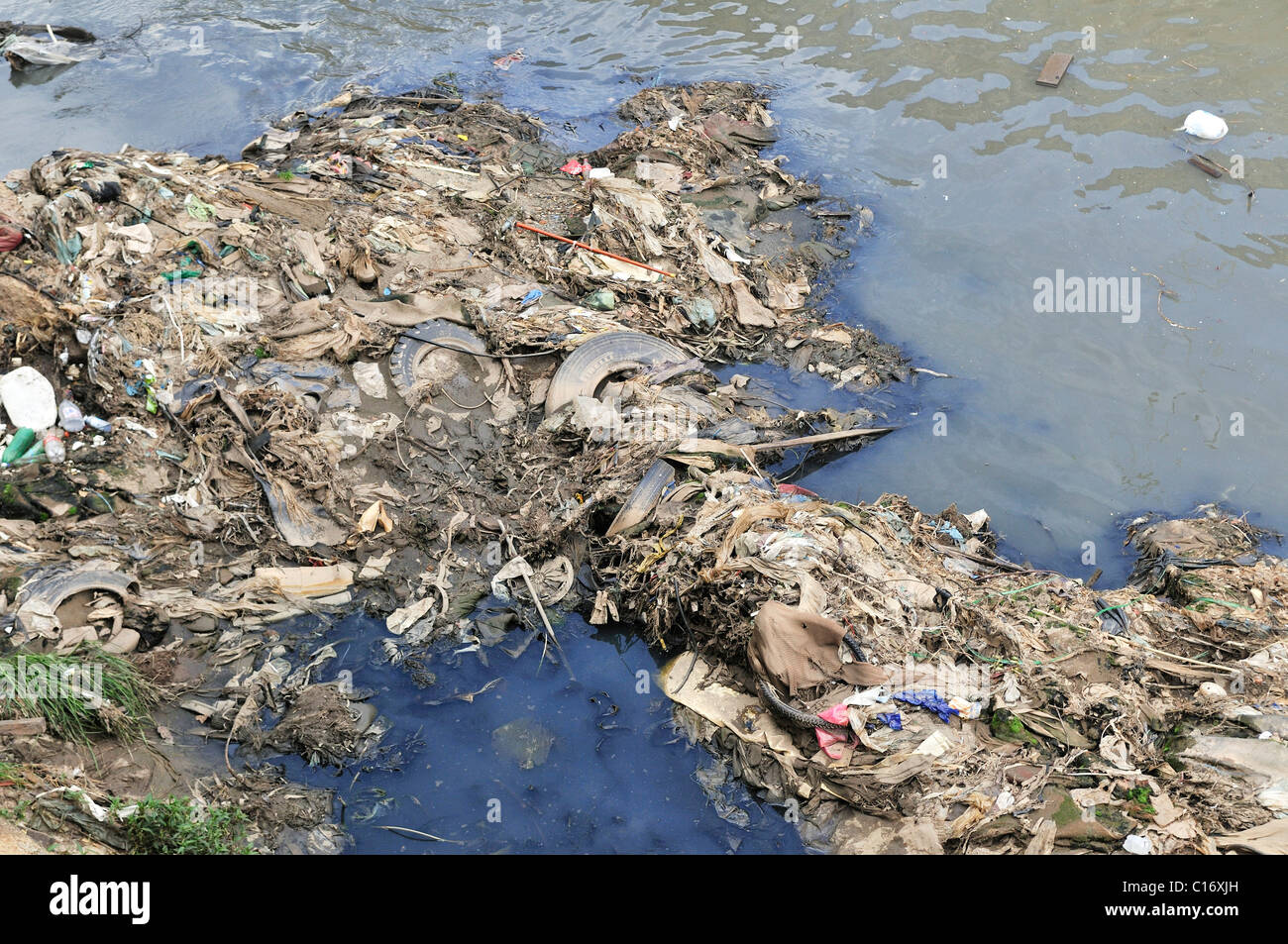 Pollution, garbage polluting the Rio Tamanduatei River, Sao Paulo, Brazil, South America Stock Photo