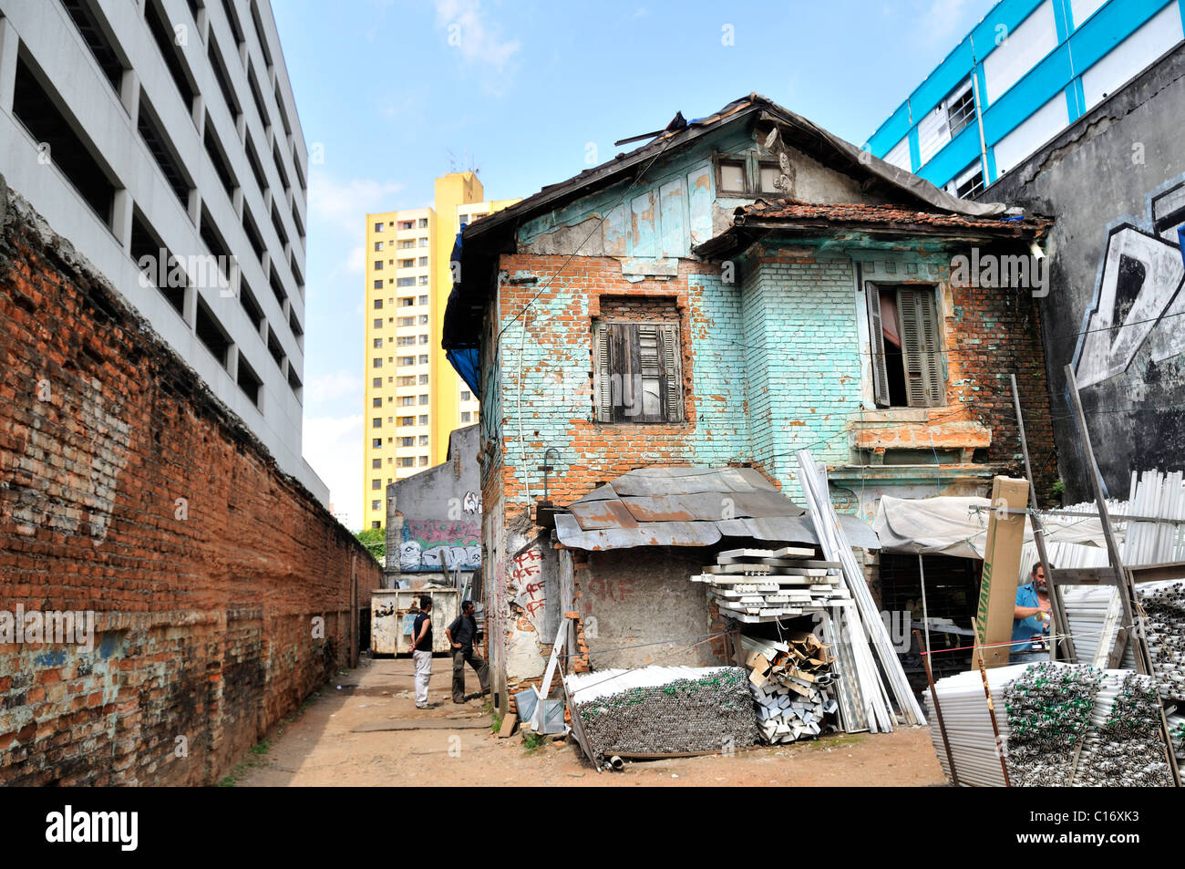 Old house between skyscrapers, Bras district, Sao Paulo, Brazil, South America Stock Photo