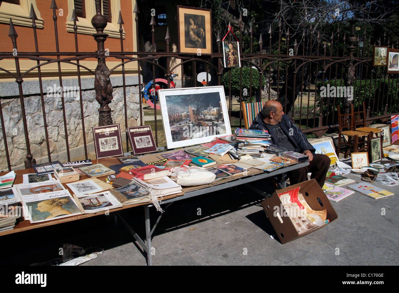 ITALY.SICILY.STREET MARKET IN PALERMO, SELLING ANTIQUES AND PAINTINGS Stock Photo