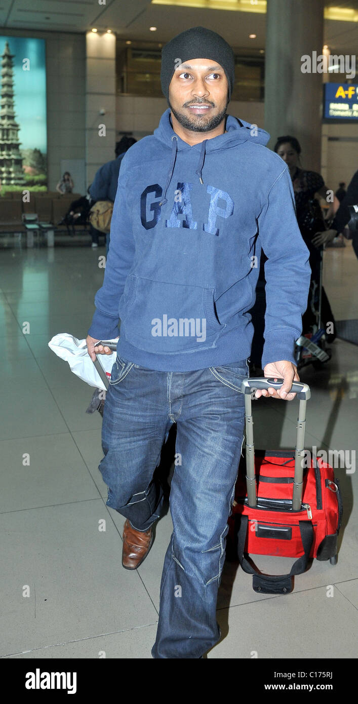 Choreographer Akram Khan arrives at Incheon International Airport ...