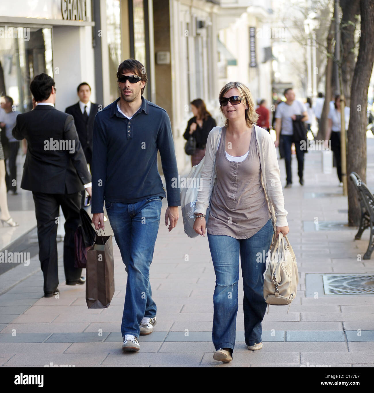 Real Madrid striker and Dutch international, Ruud van Nistelrooy spends the day shopping with his wife Leontien Slaats They Stock Photo